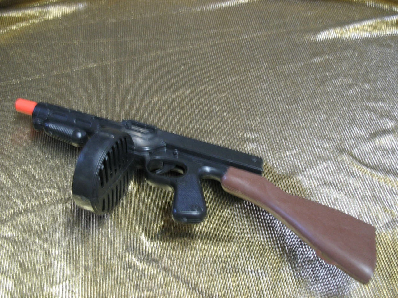 20s Gangster Tommy Gun | 1920s | Props And Play Weapons 1 20s Gangster Tommy Gun | 1920s | Props And Play Weapons